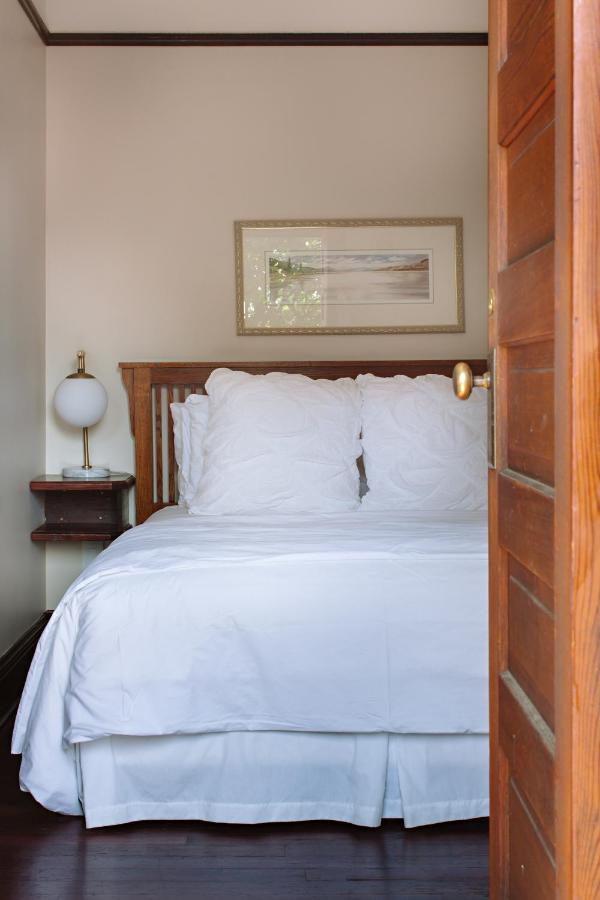 Naramata Inn Εξωτερικό φωτογραφία