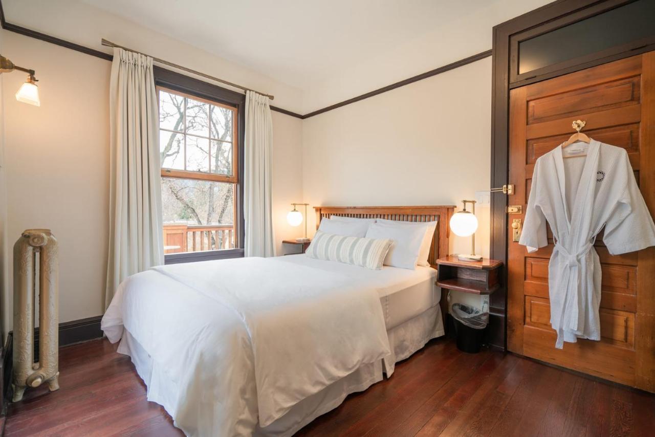 Naramata Inn Εξωτερικό φωτογραφία